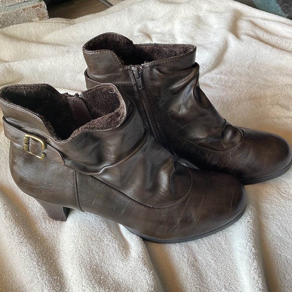 Wanderlust Brown heel women’s ankle boots size 12